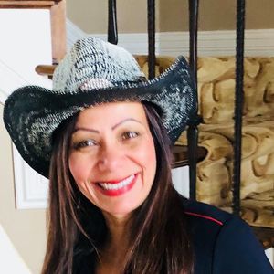 Meet your Posher, Corina